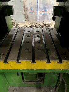 トリミングプレス KarpatPressMash KB2534B - 250 トン (写真 2)