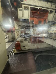 プレス機 Komatsu 2100 - 2100 トン (写真 2)