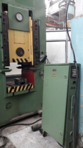 冷間押出プレス Barnaul KB0032 - 160 トン (写真 1)