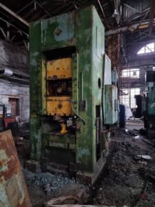 ナックルジョイントプレス Barnaul K8342 - 1600 トン ID: 75982