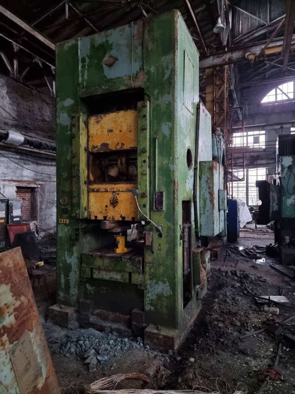 ナックルジョイントプレス Barnaul K8342 - 1600 トン