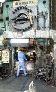 熱間鍛造プレス Smeral LMZ 2500 - 2500 トン (写真 1)