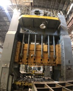 プレス機 TMP Voronezh KA3540 - 1000 トン (写真 1)