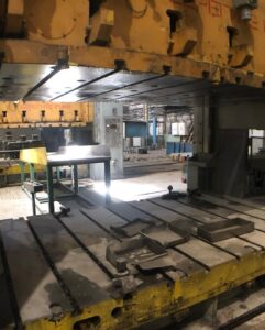 プレス機 TMP Voronezh KA3540 - 1000 トン (写真 2)