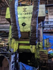 熱間鍛造プレス Kurimoto Smeral LKM 2500 - 2500 トン (写真 1)