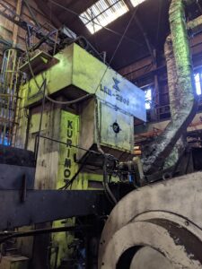 熱間鍛造プレス Kurimoto Smeral LKM 2500 - 2500 トン (写真 2)