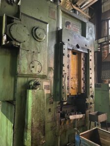 ナックルジョイントプレス Barnaul KB8342 B - 1600 トン (写真 1)