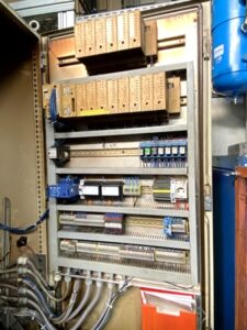 油圧プレス SMG HZPU 320 - 320 トン (写真 8)