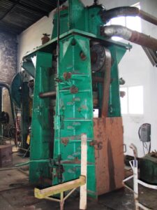 カウンターブロー鍛造ハンマー Beche DG10H - 10 トン (写真 4)