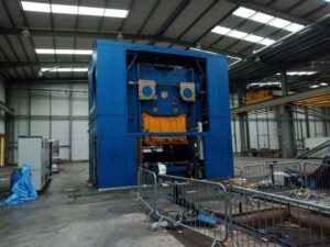 プレス機 Schuler PMK 2-1500 - 1500 トン (写真 4)