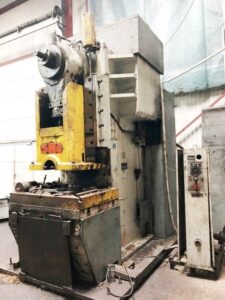 C型プレス ZTS Kosice LE 400 D - 400 トン ID: 75462