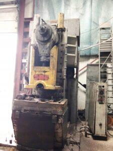 C型プレス ZTS Kosice LE 400 D - 400 トン (写真 5)