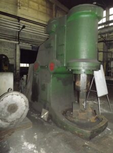 自由鍛造ハンマー Kalinin M4139 - 750 kg (写真 1)