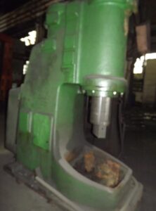 自由鍛造ハンマー Kalinin MB4134 - 250 kg (写真 1)