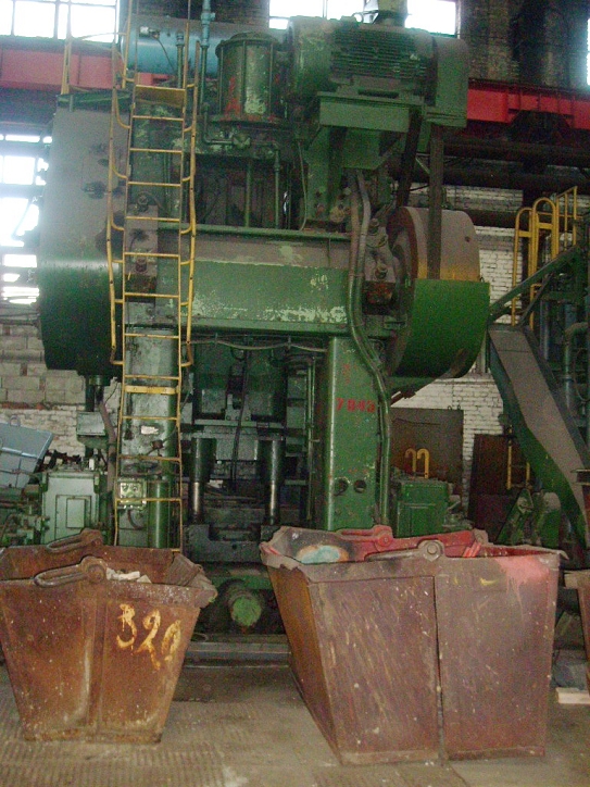 熱間鍛造プレス Komatsu CAH1600 - 1600 トン