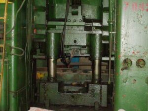 熱間鍛造プレス Komatsu CAH1600 - 1600 トン (写真 5)