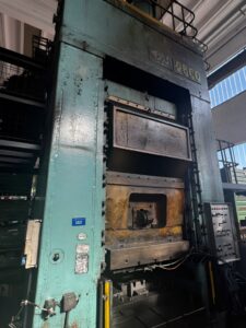 ナックルジョイントプレス TMP Voronezh KB8044 - 2500 トン (写真 1)