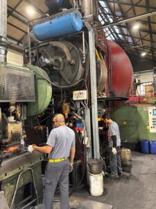 熱間鍛造プレス Eumuco SP 100 - 1000 トン (写真 2)