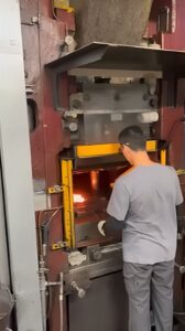 熱間鍛造プレス Eumuco SP 100 - 1000 トン (写真 7)