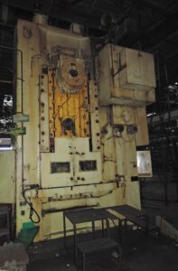 冷間押出プレス Barnaul K8240 - 1000 トン (写真 3)