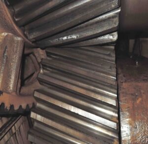 冷間押出プレス Barnaul K8240 - 1000 トン (写真 8)