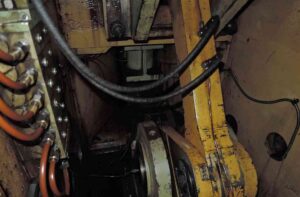 冷間押出プレス Barnaul K8240 - 1000 トン (写真 6)