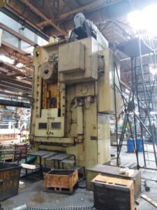 冷間押出プレス Barnaul K8240 - 1000 トン (写真 15)