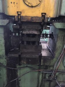 ナックルジョイントプレス Barnaul KB8336 - 400 トン (写真 1)