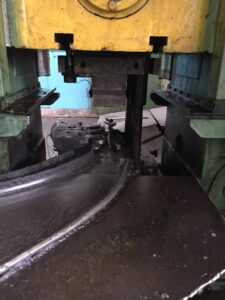 ナックルジョイントプレス Barnaul KB8336 - 400 トン (写真 1)