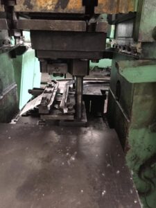 ナックルジョイントプレス Barnaul KB8336 - 400 トン (写真 1)