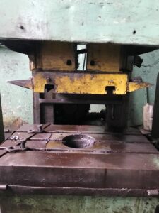 C型プレス Barnaul K2132 - 160 トン (写真 4)