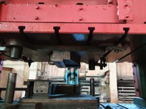 プレス機 TMP Voronezh KB3537 - 500 トン (写真 1)