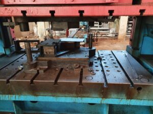 プレス機 TMP Voronezh KB3537 - 500 トン (写真 2)