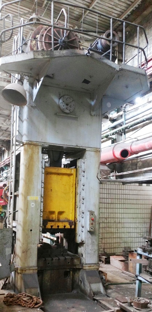 トリミングプレス TMP Voronezh KB2536 - 400 トン