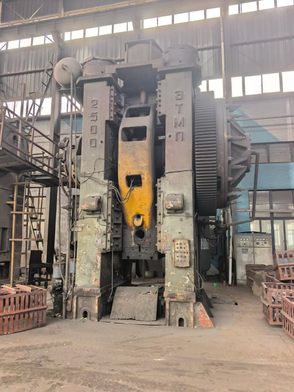 熱間鍛造プレス TMP Voronezh K8544 - 2500 トン