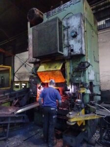 熱間鍛造プレス Smeral LZK 1000 - 1000 トン (写真 3)