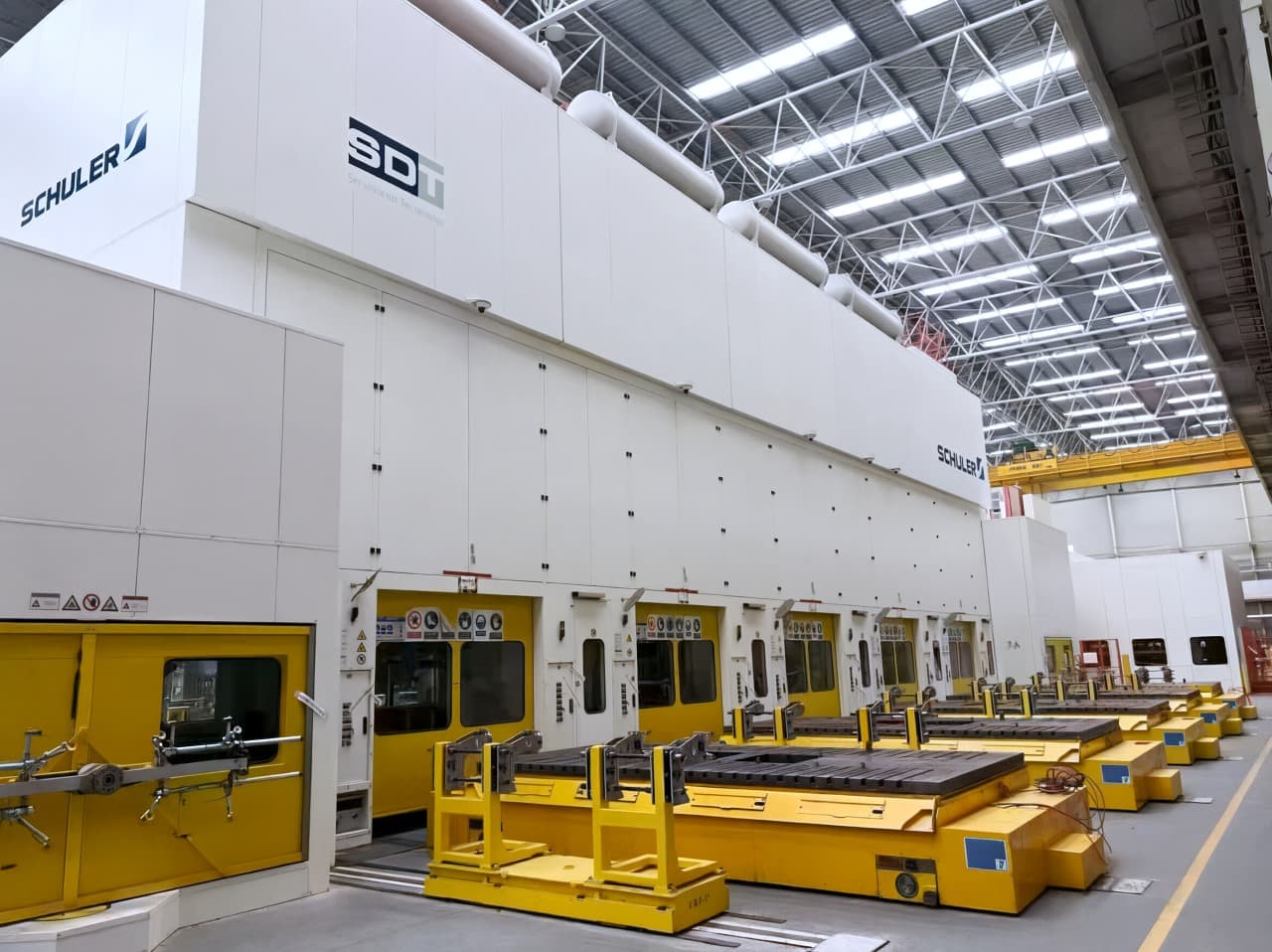スタンピングライン Schuler G1 5P/7300 - 7300 トン