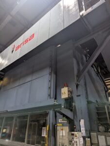 プレス機 Arisa TP1600-4500-2300 - 1600 トン (写真 4)