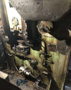 ナックルジョイントプレス Kuzlitmash KB8334 - 250 トン (写真 3)