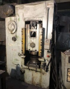 ナックルジョイントプレス Kuzlitmash KB8334 - 250 トン (写真 4)