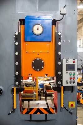 ナックルジョイントプレス Barnaul KB8336 - 400 トン (写真 1)