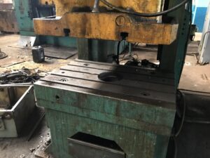 機械プレス TMP Voronezh K0134 - 250 トン (写真 3)