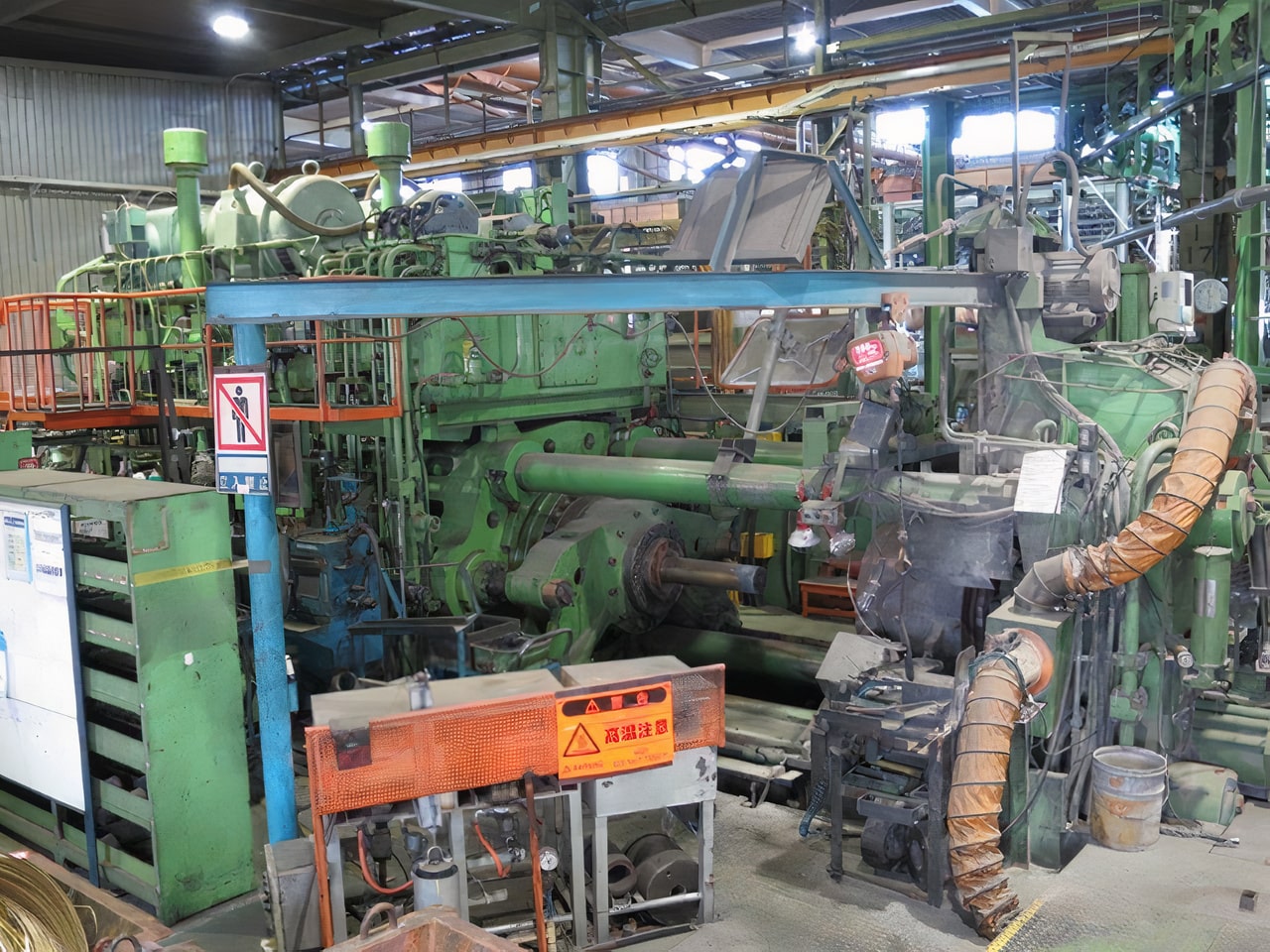 押出プレス UBE 1650 MT - 1650 トン