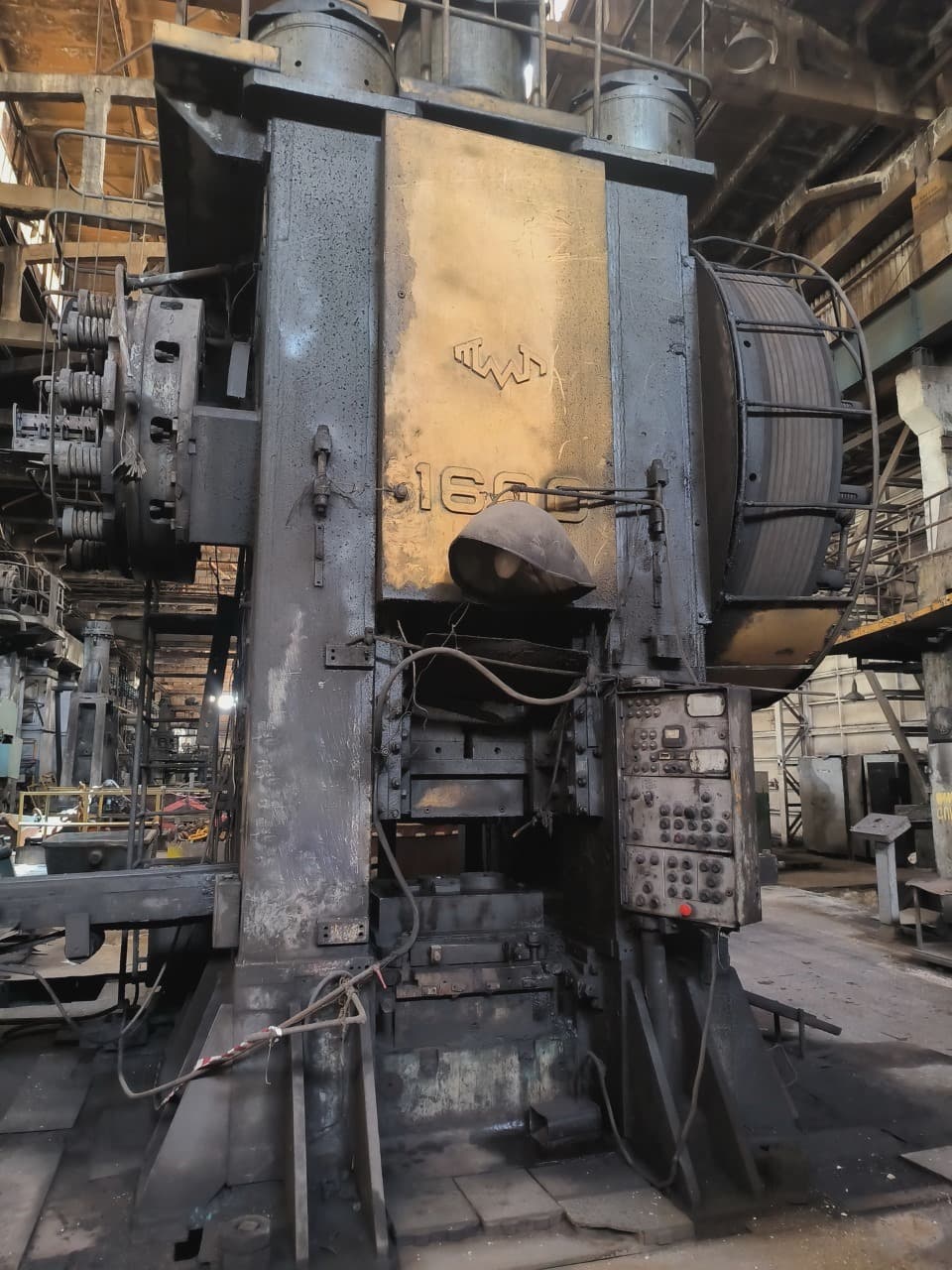 熱間鍛造プレス TMP Voronezh KB8042 - 1600 トン