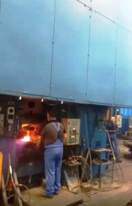 熱間鍛造プレス TMP Voronezh KB8542 - 1600 トン (写真 1)