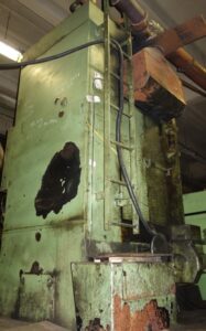 ナックルジョイントプレス Komatsu MKR 300 - 300 トン (写真 3)