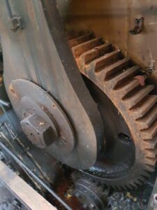 ナックルジョイントプレス Komatsu MKR 300 - 300 トン (写真 2)