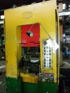 ナックルジョイントプレス Komatsu MKR 300 - 300 トン ID: 75770