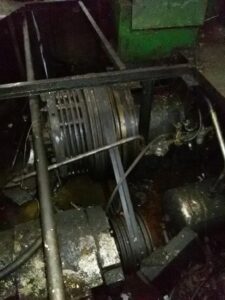 ナックルジョイントプレス Komatsu MKR 300 - 300 トン (写真 4)