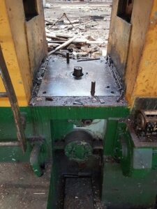 ナックルジョイントプレス Komatsu MKR 300 - 300 トン (写真 3)